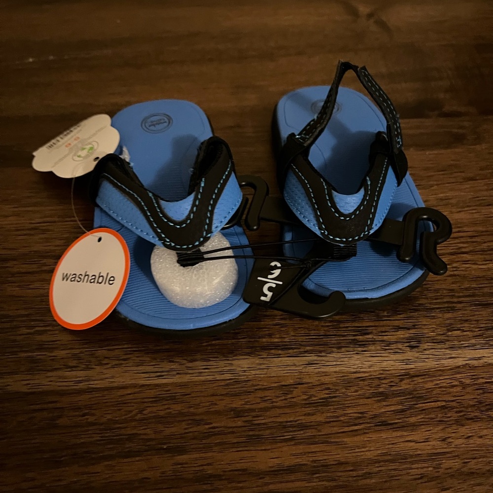 NWT- baby boy sandals size 5-6